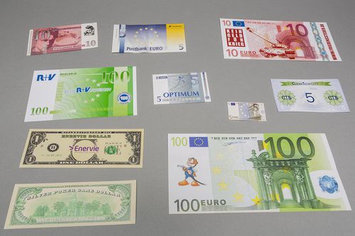 [http://www.spielematerial.de/de/individuell/individuelles-spielgeld-scheine.html Individuele bankbiljetten